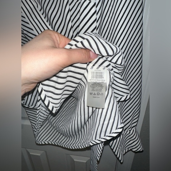 Vince Camuto Black and White Striped Long Sleeve Top - Picture 5 of 7